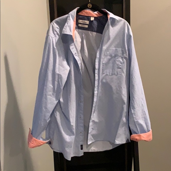 Men’s accented button down! - Picture 1 of 3